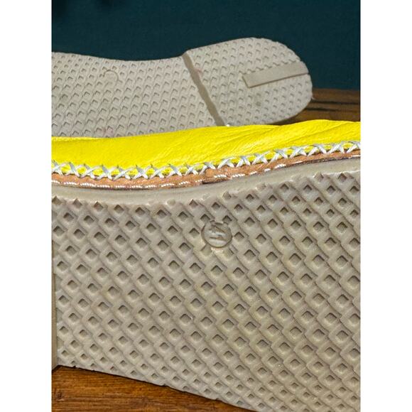 Lemon lime leather flat in great condition size 41 euro - Picture 4 of 7